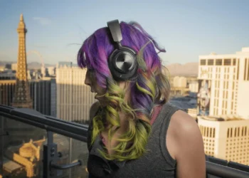 Oyun Deneyiminiz İçin Doğru Kulaklık Seçimi: Headset mi Earbuds mı?
